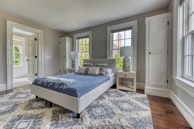 Building Photo - 7 Somers Pl