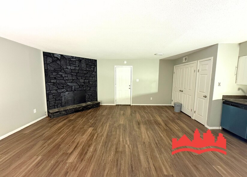 Building Photo - 5636 Maple Tree Dr