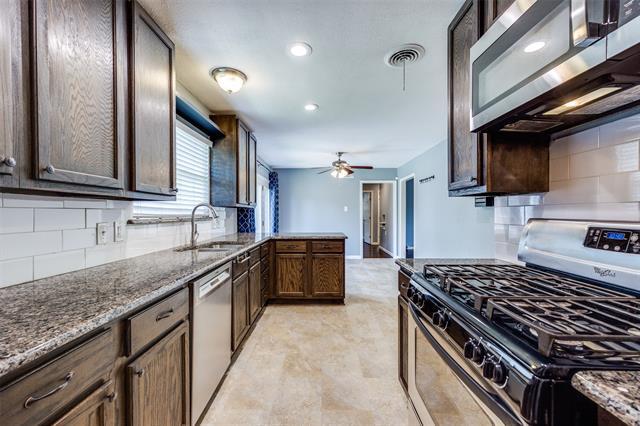 Building Photo - 8935 Clearwater Dr
