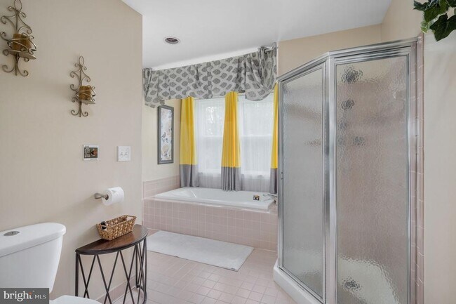 Building Photo - 15 Owen St