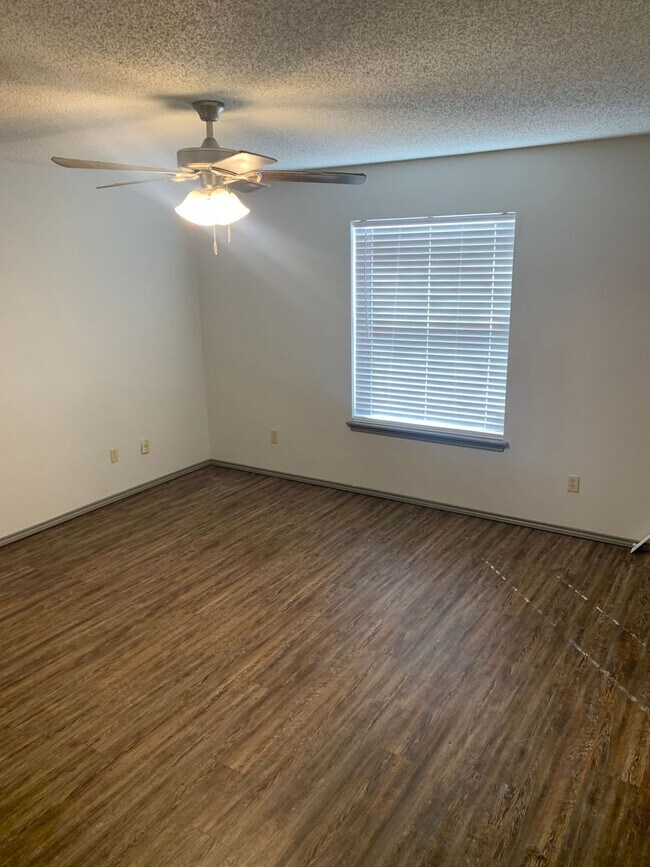 Building Photo - Cozy 2 bedroom 1 1/2 bath in Friendship ISD!