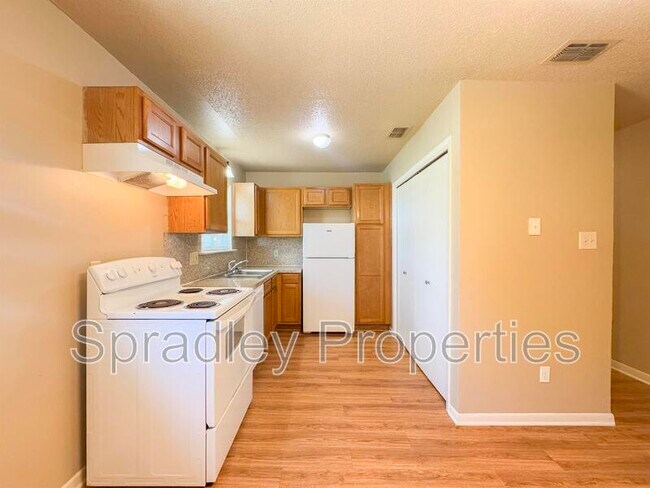 Building Photo - 705 Apache Dr