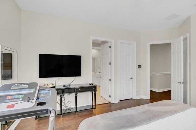 Building Photo - Beautiful Baldwin Park Orlando Town Home