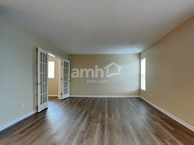 Building Photo - 10 Hunterbrook Ct