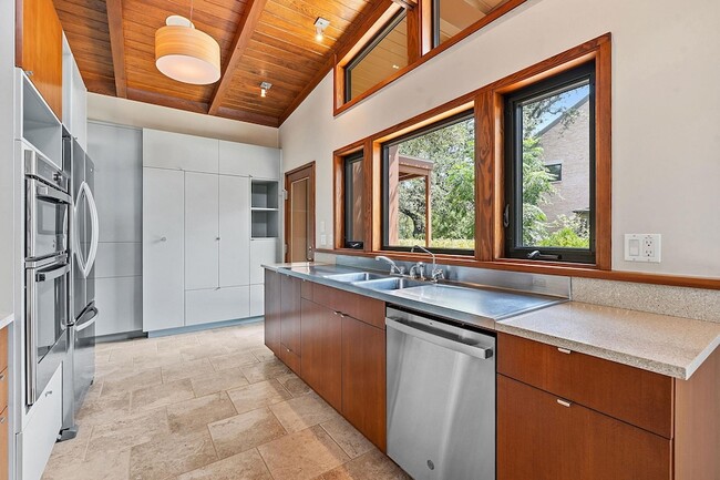 Building Photo - 407 Almarion Dr