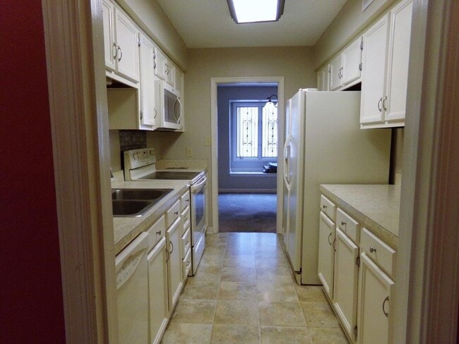 Building Photo - 376 Merrimac Trail