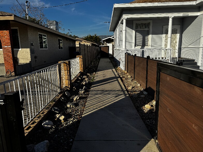 Building Photo - 1486 W 7th St