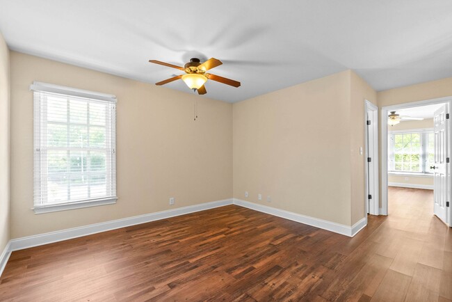 Building Photo - 2 Bedroom 2 1/2 Bath Dog Friendly Condo Fo...
