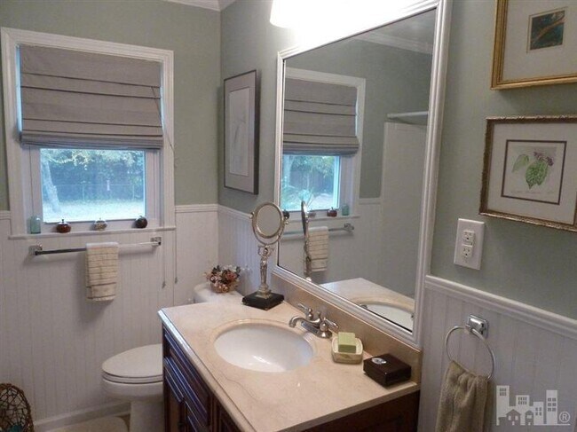 Building Photo - Close access to UNCW, Beach, Hwy 40, walk ...