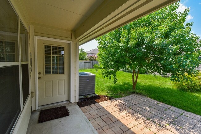 Building Photo - 15975 Cottage Ivy Cir