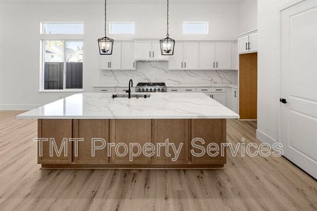 Building Photo - 9046 Ventura St