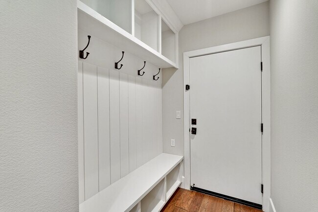 Building Photo - Modern Living in the Heart of Downtown Cam...