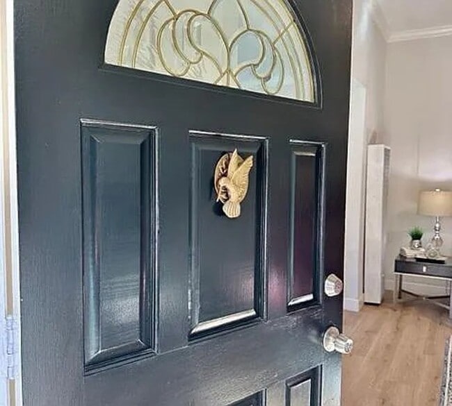 Building Photo - Cute Cottage in Belle Haven, Updated Interior, Remodeled Kitchen, Private Backyard!