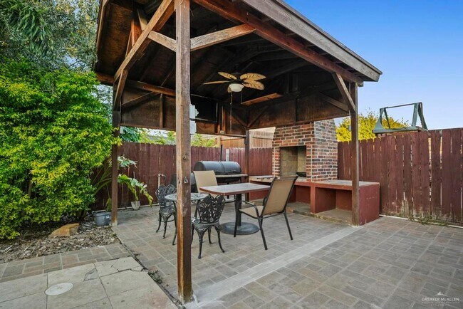 Building Photo - 23 W Arapaho Ave