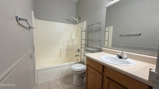 Building Photo - 689 E Springfield Pl