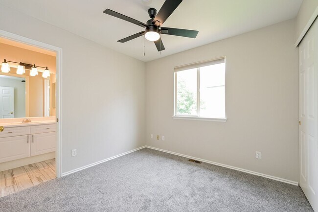 Building Photo - 9605 Parramatta Pl