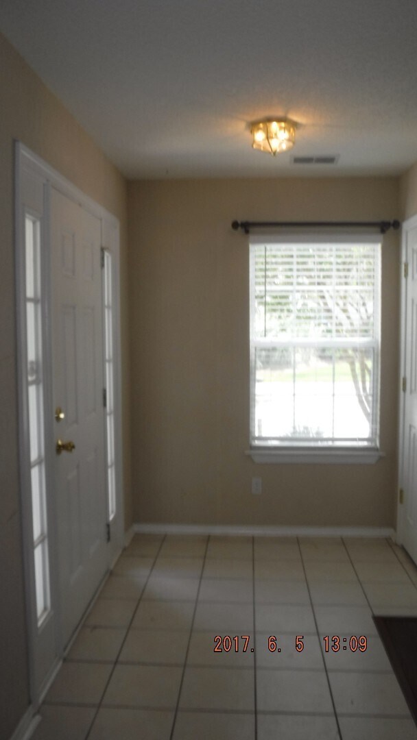Building Photo - Two Bedroom, Two and half Bath Townhome-One Free Month For Qualified Applicants (See Information ...