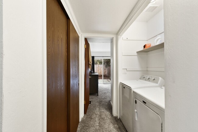 Building Photo - 2 Bedroom 2 Bedroom Home in East Davis with solar