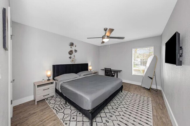 Building Photo - 4311 W Cleveland St