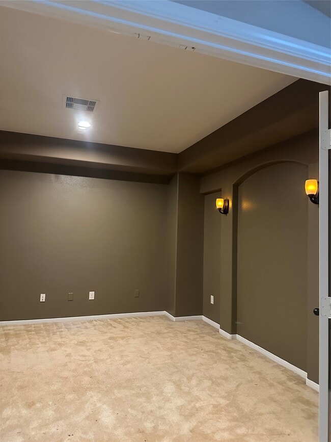 Building Photo - 13915 Sawmill Run Ln