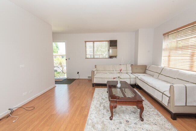 Building Photo - 2337 W Chase Ave