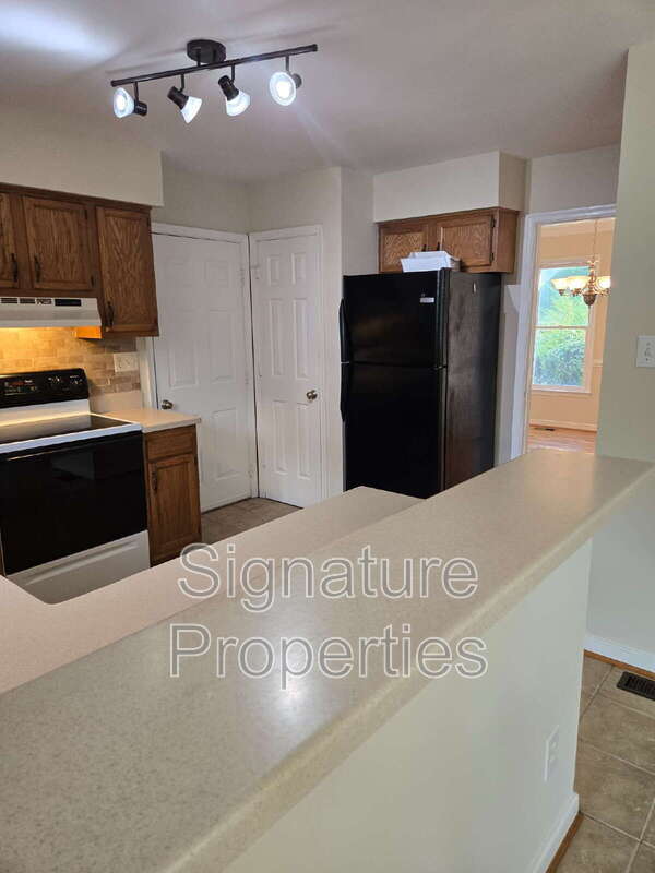 Building Photo - 11812 Marnelan Pl