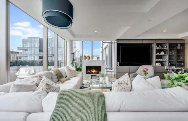 Building Photo - 133 Seaport Blvd