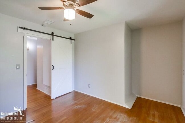 Building Photo - Cozy 2Bdm 1.5Ba Townhome with Modern Upgra...