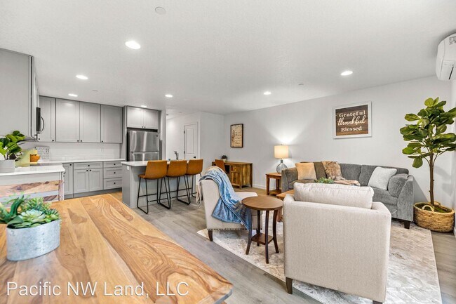 Building Photo - 3 br, 2.5 bath House - 2901 NE 137th Way
