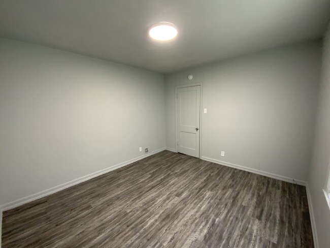 Building Photo - 305 N Bowman Ave