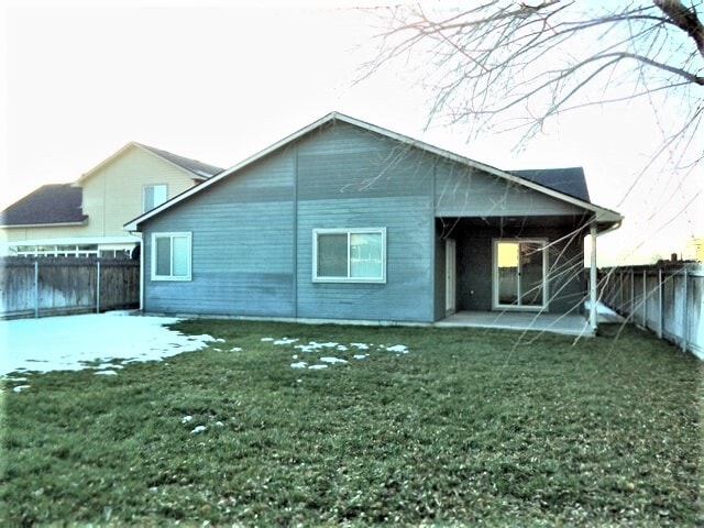 Building Photo - 544 N Locust Ave