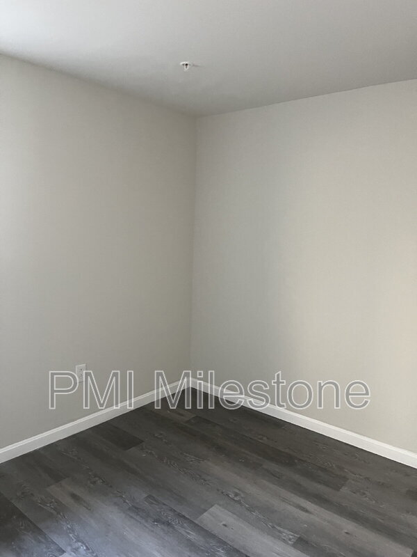 Building Photo - 9734 Dumbarton Dr