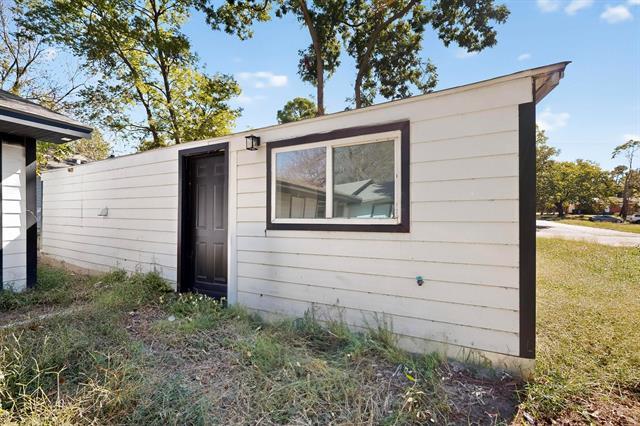 Building Photo - 631 Baker St