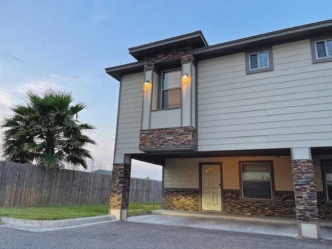 Building Photo - 1500 Humming Bird Ct