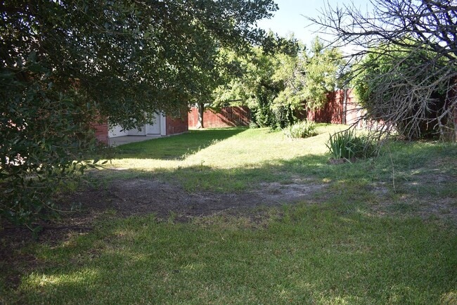 Building Photo - 4bd/2ba house close to shopping and Ft. Hood!