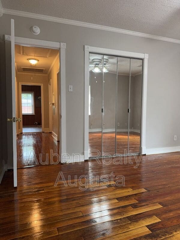 Building Photo - 328 Seminole Dr