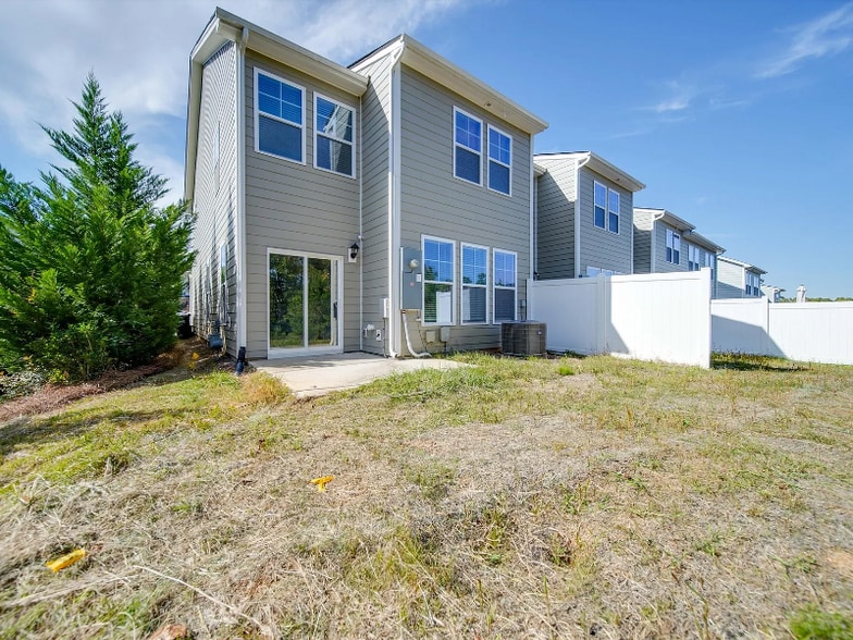 Building Photo - 574 Altamonte Dr