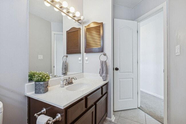 Building Photo - Bright, Clean & Convenient - Perfect 4 Bedroom Home in Chesapeake