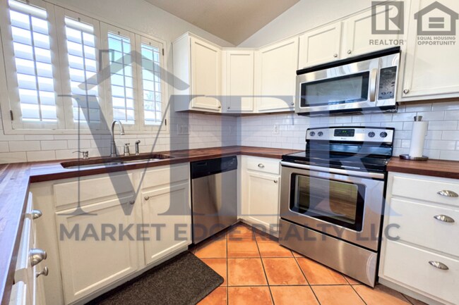 Building Photo - 3Bed/2Bath House at 51st Ave/Loop 101! $399 MOVE-IN SPECIAL! Move-In Ready on 01/08/2026!