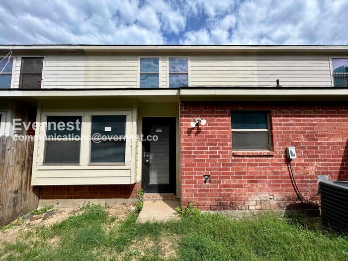 Building Photo - 130 Creek Cove Dr