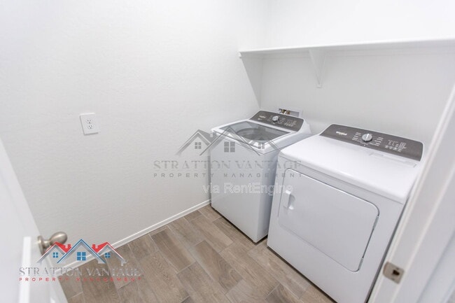 Building Photo - 1330 W Hess Ave