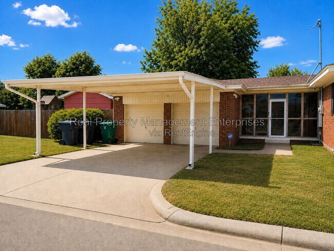 Building Photo - 2301 N Warren Ave