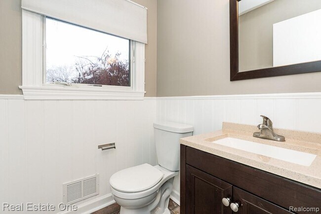 Building Photo - 732 Rutgers Rd