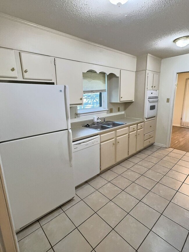 Building Photo - MOVE-IN SPECIAL! 3-Bedroom Home in Fort Ba...