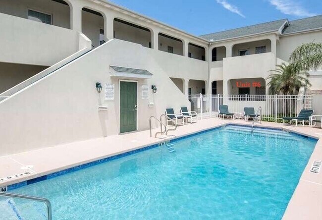 Building Photo - 114 Atol E St