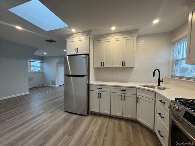 Primary Photo - 817 E Walnut St