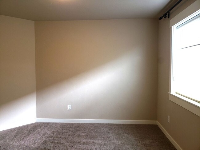 Building Photo - 20863 Gateway Dr
