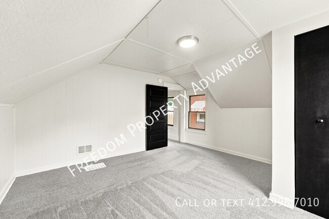 Building Photo - 425 32nd St