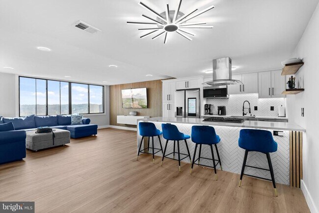 Building Photo - 4600 Duke St