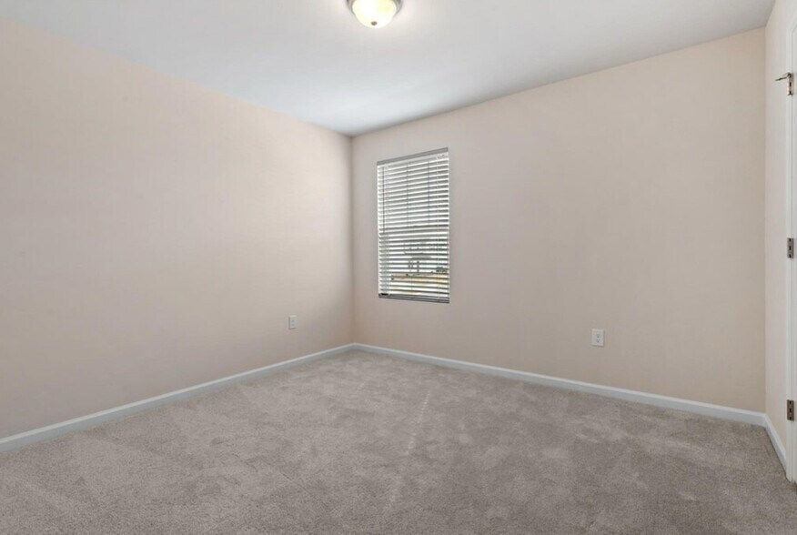 Building Photo - 3425 Honey Ivy Ln